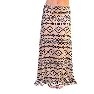 American Rag Cie Women's Cream and Black Maxi Skirt
Size Medium